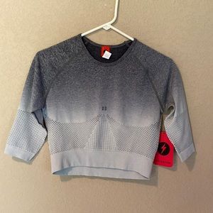 NWT Live Electric Crop Yoga Top 3/4 Sleeve Gray xs/s Moisture Wicking
